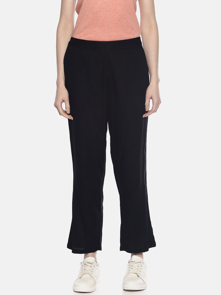 Black elastic Pant. Front angle