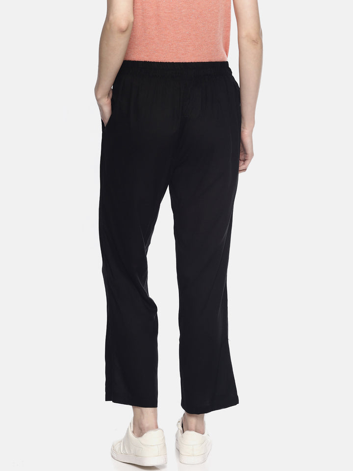 Black elastic Pant. Back angle